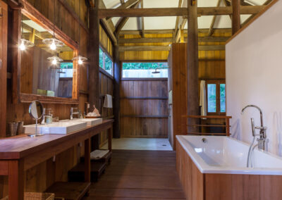 House Dop Mouy - The honeymoon bathroom